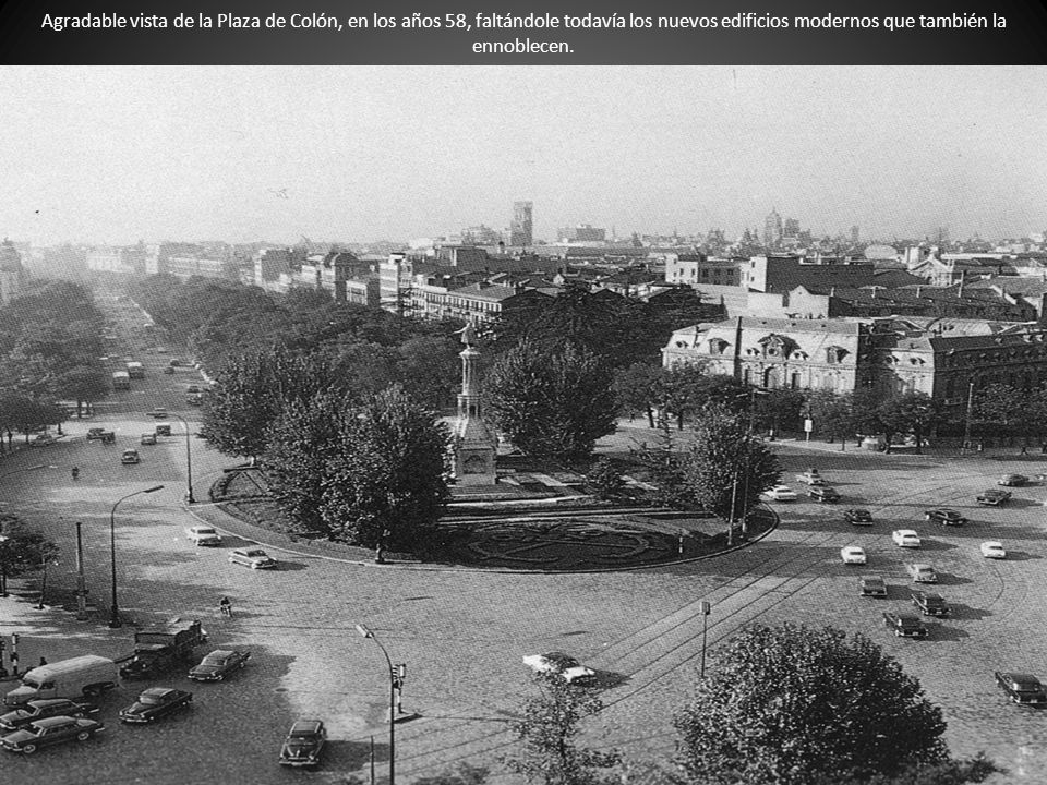 Agradable vista de la Plaza de Colón, en los años 58, faltándole todavía los nuevos edificios modernos que también la ennoblecen.