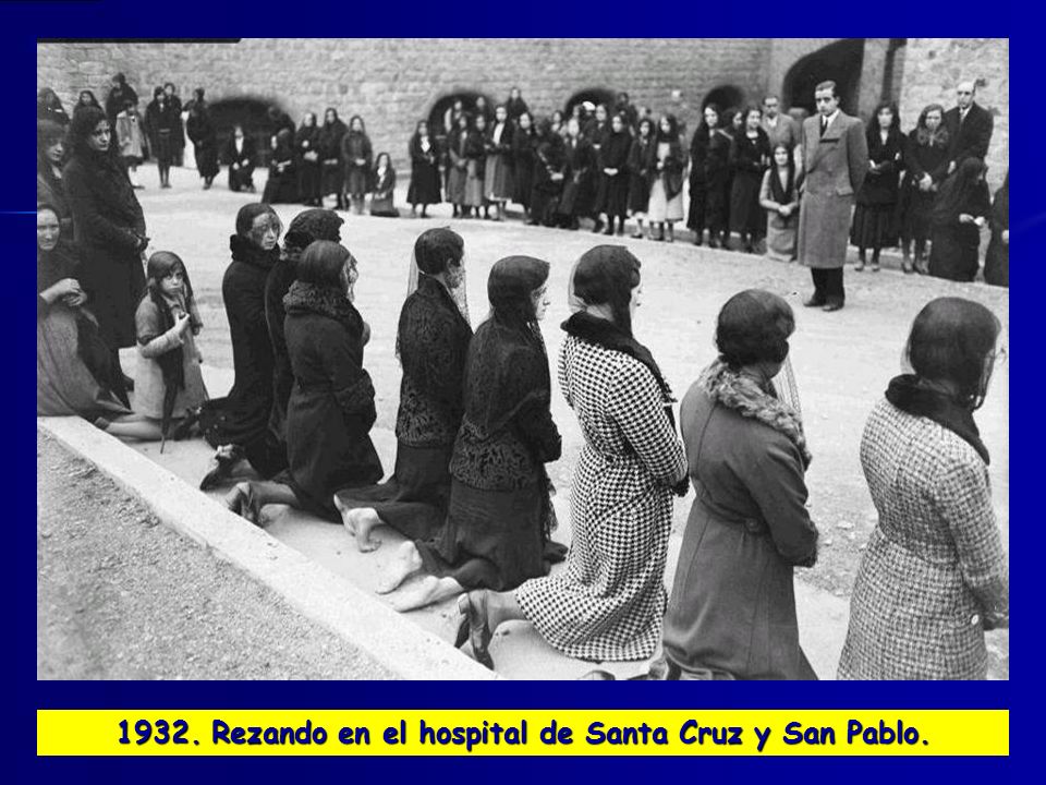 1932. Rezando en el hospital de Santa Cruz y San Pablo.
