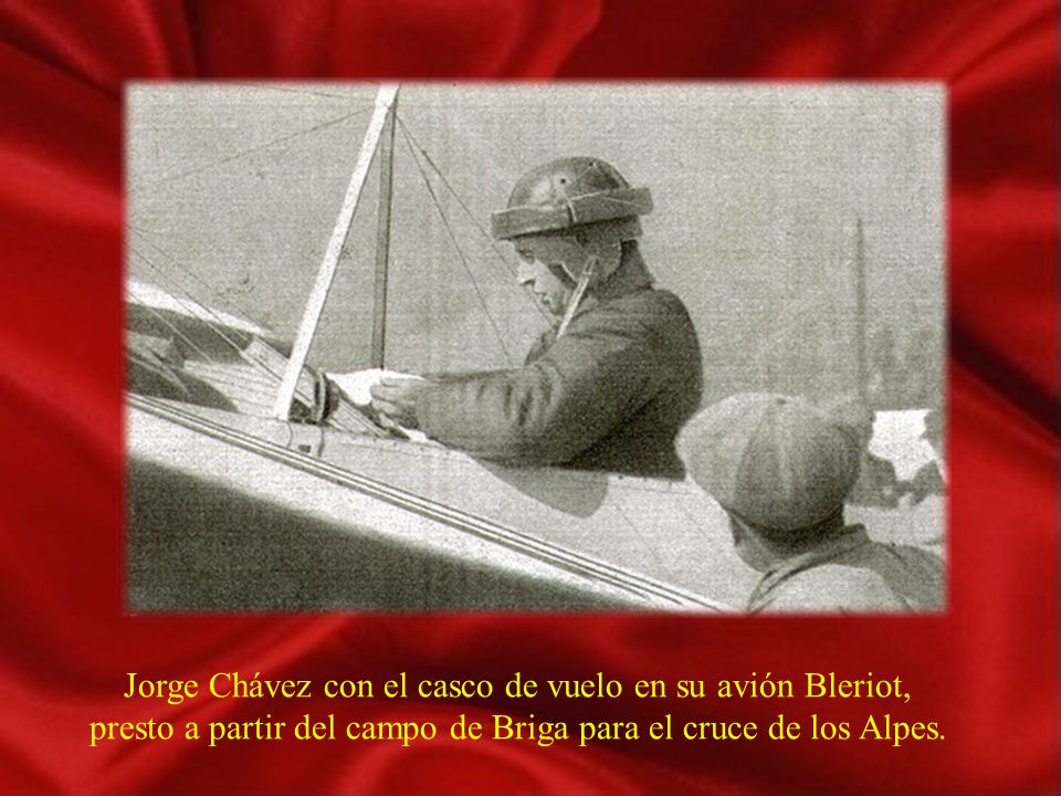 Jorge Chávez con el casco de vuelo en su avión Bleriot,