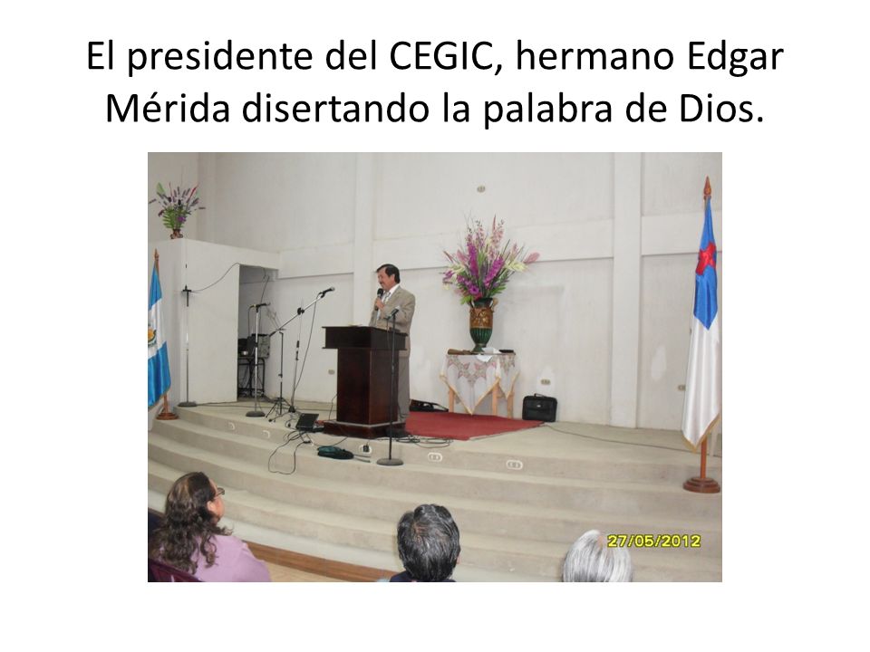 El presidente del CEGIC, hermano Edgar Mérida disertando la palabra de Dios.