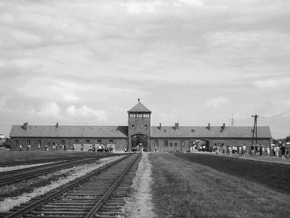 AUSCHWITZ – BIRKENAU (Lugar de memoria) Álbum de fotografías por user