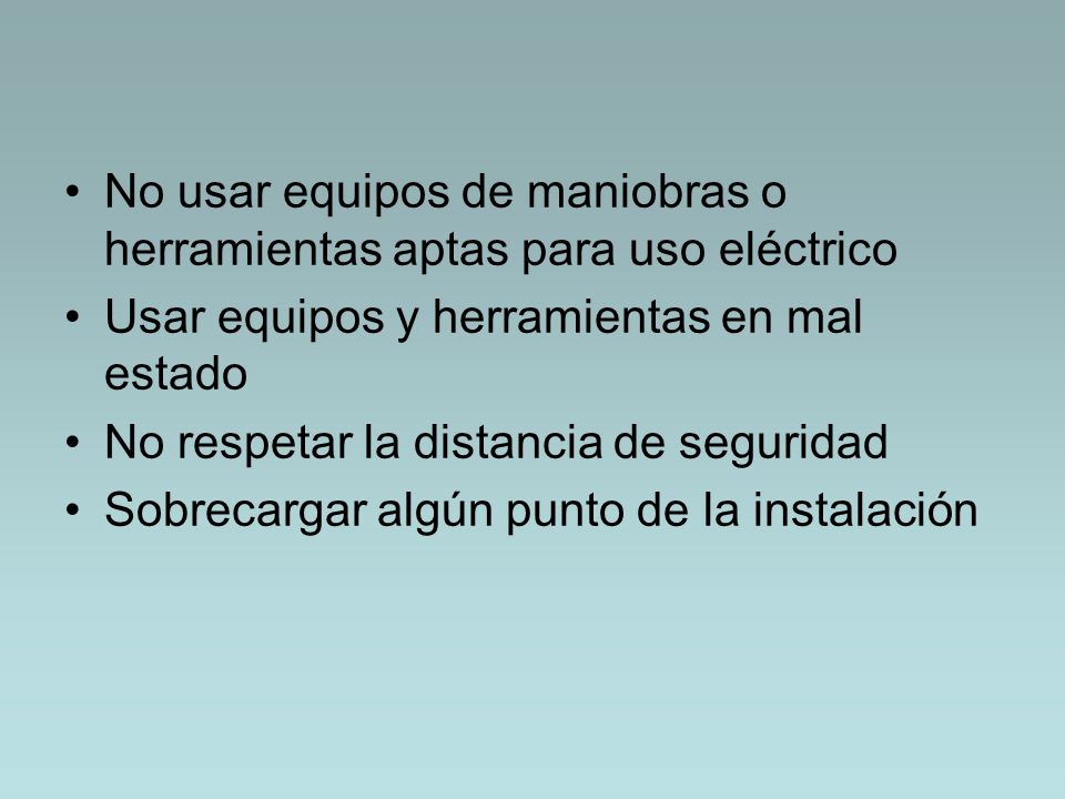 No usar equipos de maniobras o herramientas aptas para uso eléctrico