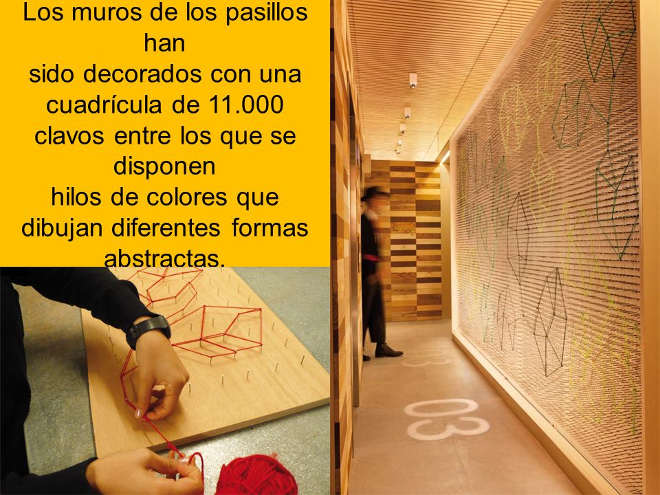 Los muros de los pasillos han sido decorados con una cuadrícula de 11