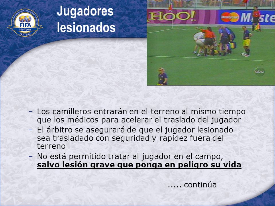 Jugadores lesionados Los camilleros entrarán en el terreno al mismo tiempo que los médicos para acelerar el traslado del jugador.