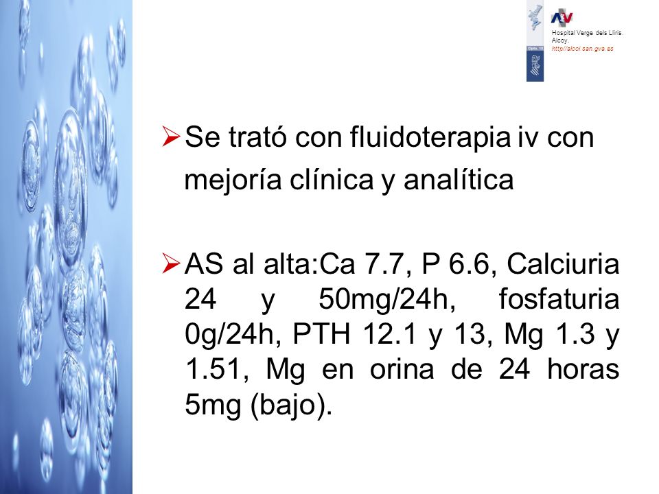 Se trató con fluidoterapia iv con mejoría clínica y analítica