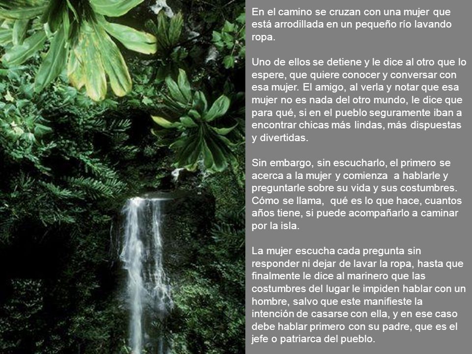 En el camino se cruzan con una mujer que está arrodillada en un pequeño río lavando ropa.