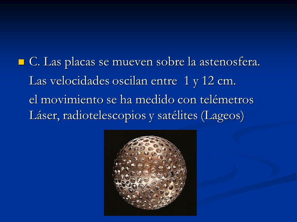 C. Las placas se mueven sobre la astenosfera.