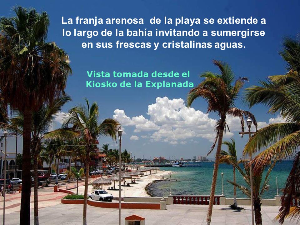 La franja arenosa de la playa se extiende a lo largo de la bahía invitando a sumergirse en sus frescas y cristalinas aguas.