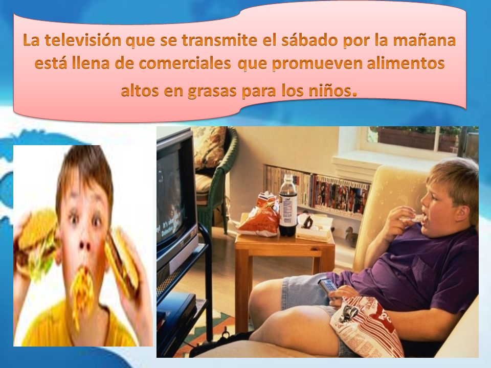 La televisión que se transmite el sábado por la mañana está llena de comerciales que promueven alimentos altos en grasas para los niños.