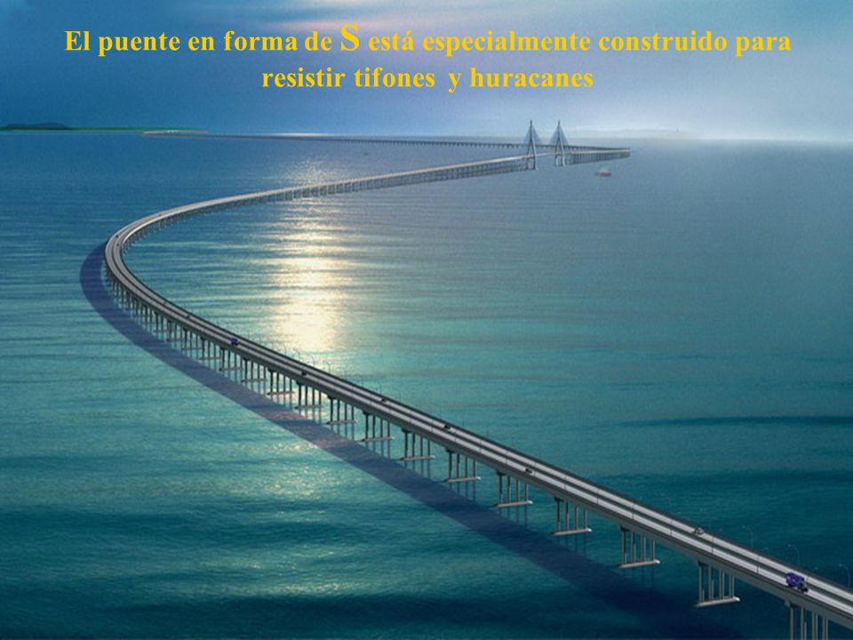 El puente en forma de S está especialmente construido para resistir tifones y huracanes