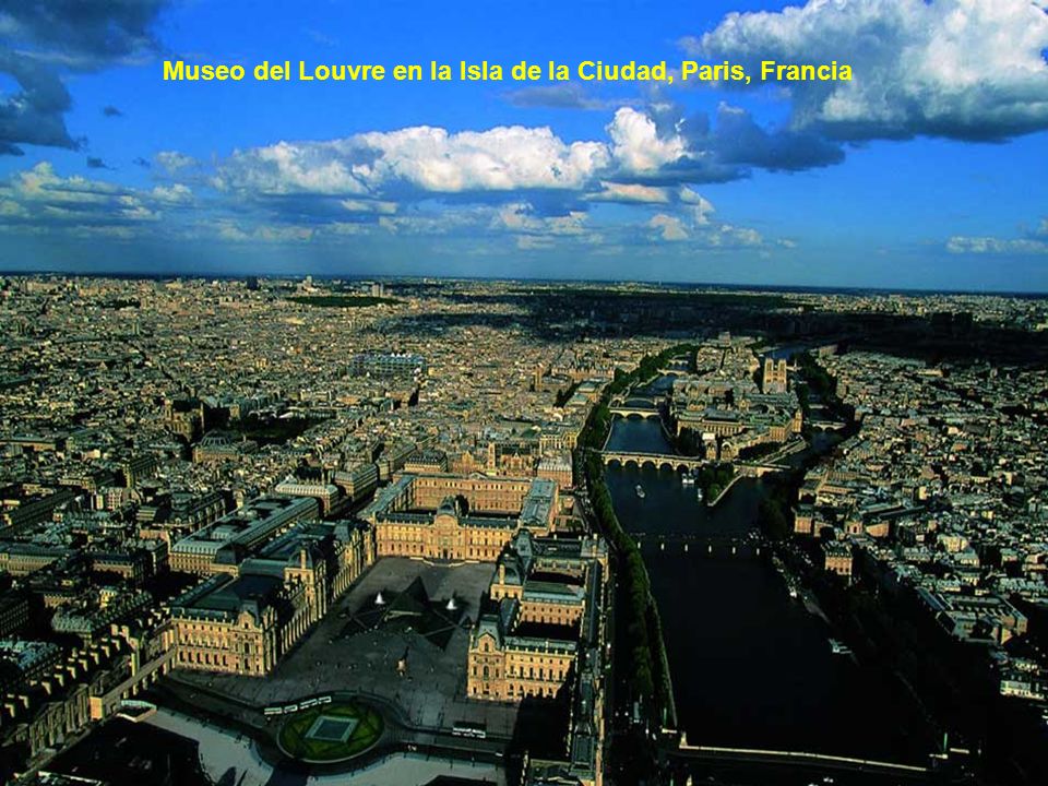Museo del Louvre en Ia Isla de la Ciudad, Paris, Francia
