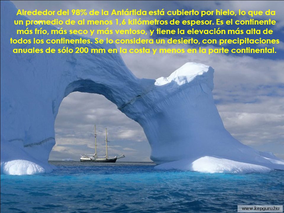 Alrededor del 98% de la Antártida está cubierto por hielo, lo que da un promedio de al menos 1,6 kilómetros de espesor.