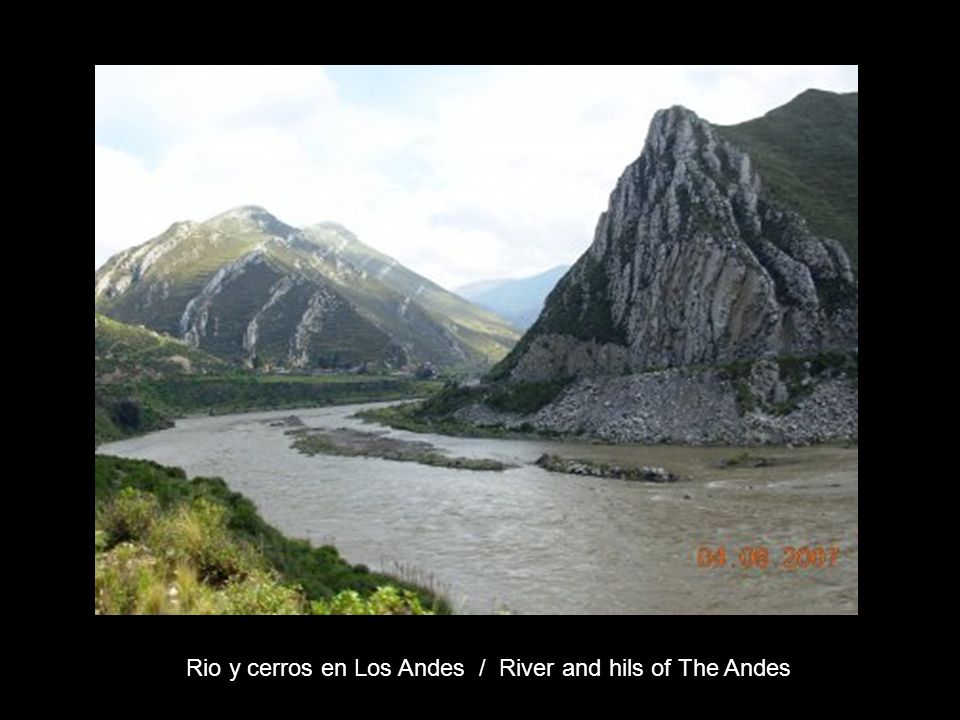 Rio y cerros en Los Andes / River and hils of The Andes