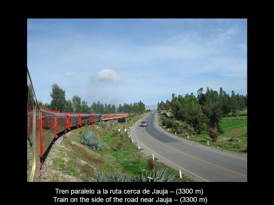 Tren paralelo a la ruta cerca de Jauja – (3300 m)