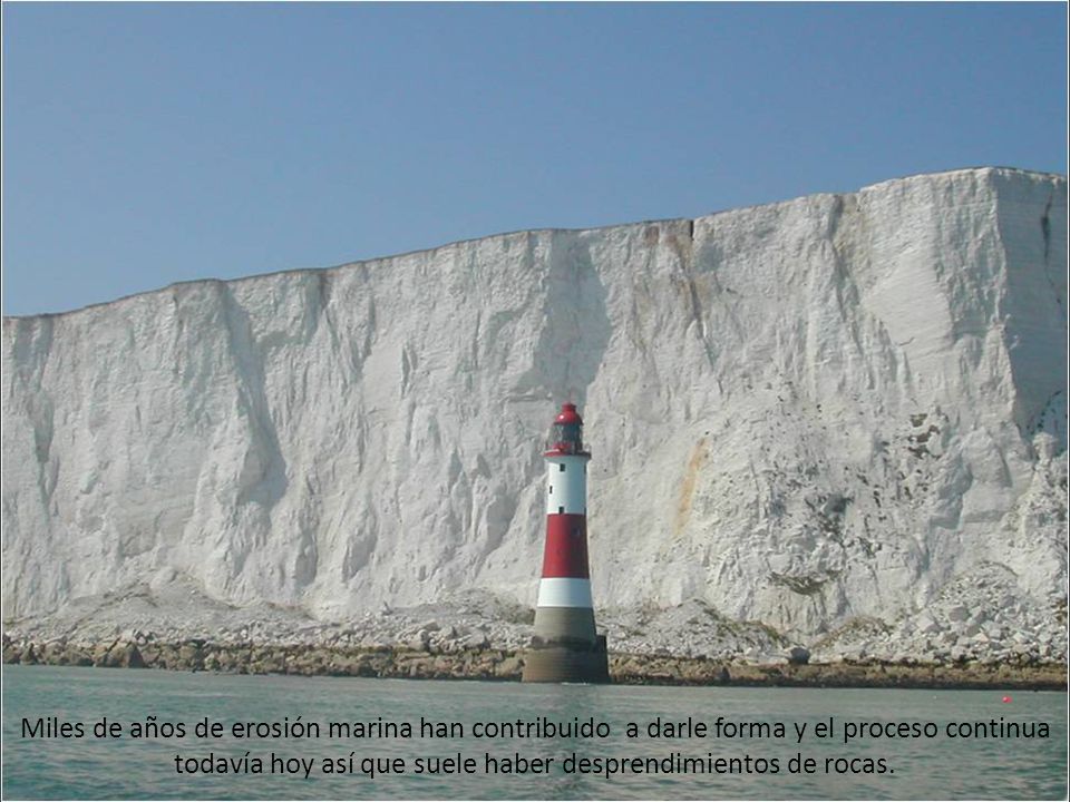 Miles de años de erosión marina han contribuido a darle forma y el proceso continua todavía hoy así que suele haber desprendimientos de rocas.