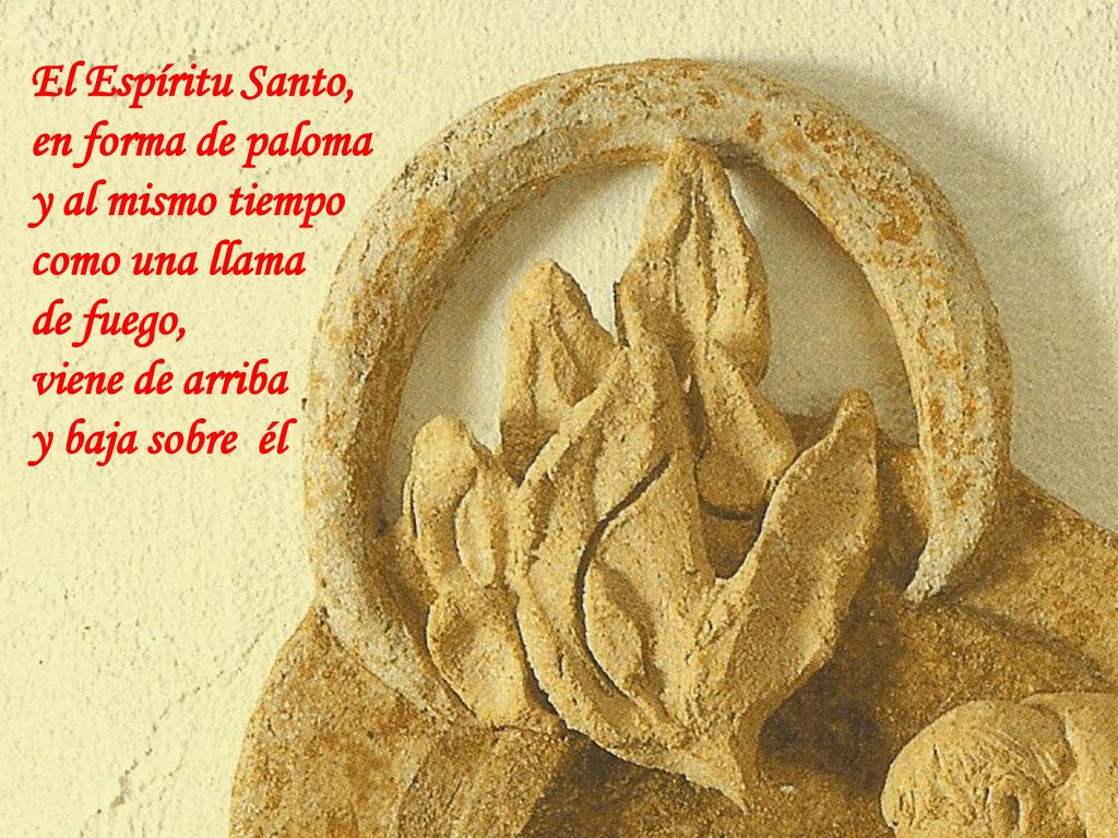 El Espíritu Santo, en forma de paloma. y al mismo tiempo. como una llama. de fuego, viene de arriba.