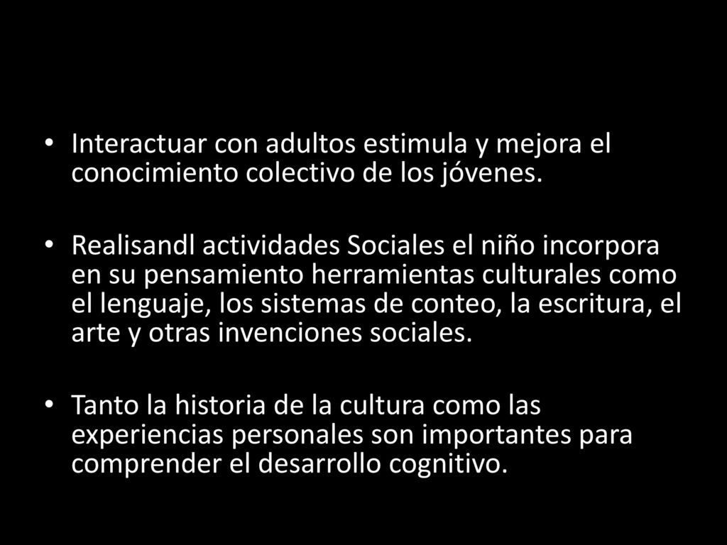Interactuar con adultos estimula y mejora el conocimiento colectivo de los jóvenes.