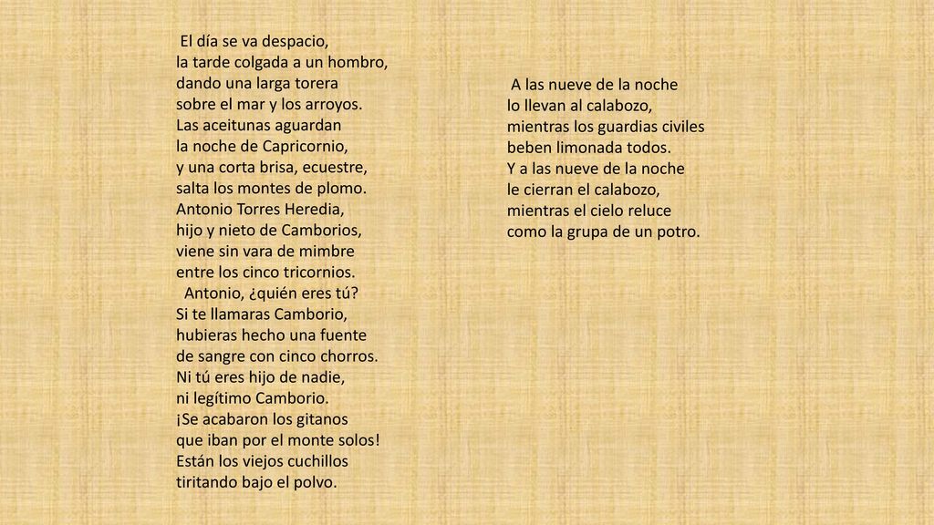 El día se va despacio, la tarde colgada a un hombro, dando una larga torera sobre el mar y los arroyos. Las aceitunas aguardan la noche de Capricornio, y una corta brisa, ecuestre, salta los montes de plomo. Antonio Torres Heredia, hijo y nieto de Camborios, viene sin vara de mimbre entre los cinco tricornios.
