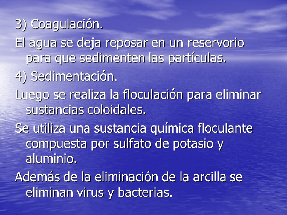 3) Coagulación. El agua se deja reposar en un reservorio para que sedimenten las partículas. 4) Sedimentación.