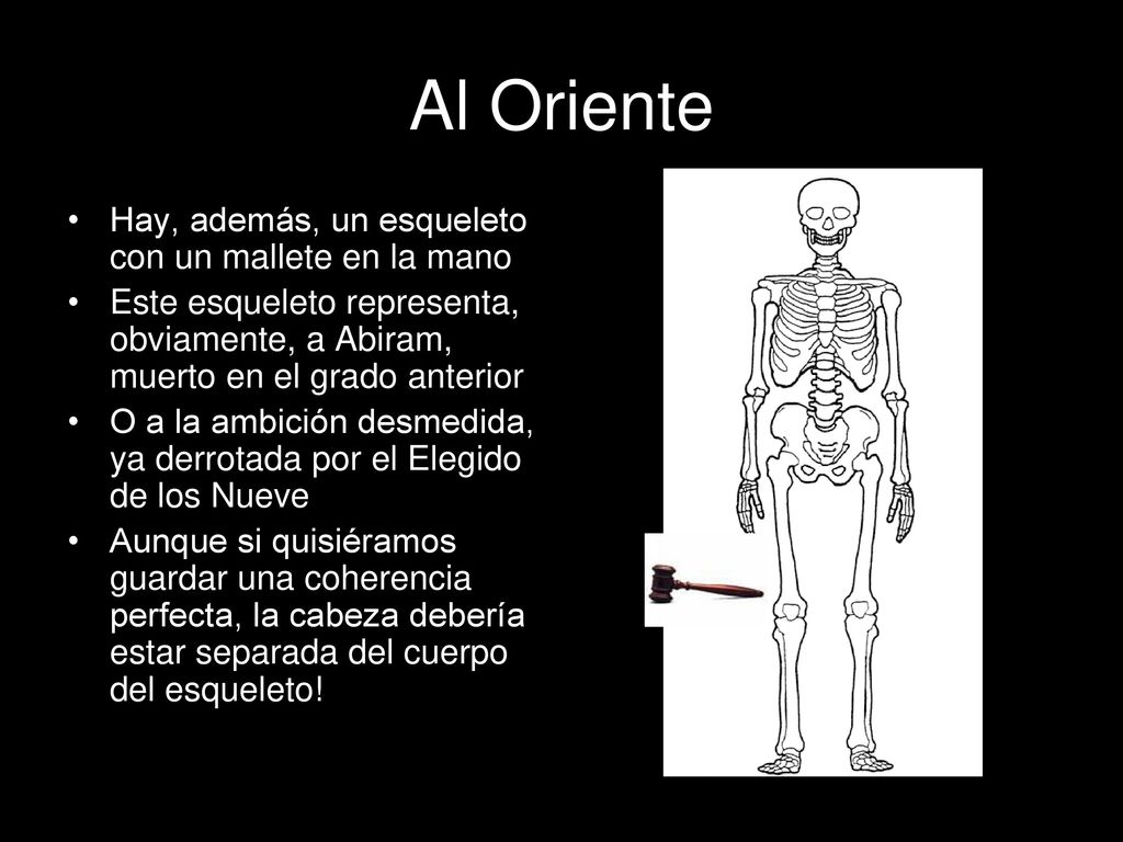 Al Oriente Hay, además, un esqueleto con un mallete en la mano
