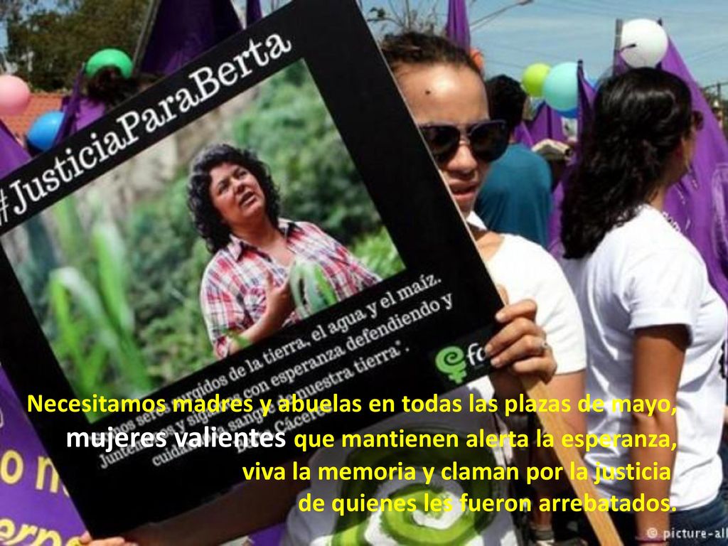 Necesitamos madres y abuelas en todas las plazas de mayo, mujeres valientes que mantienen alerta la esperanza,