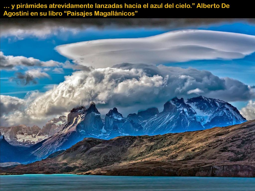 … y pirámides atrevidamente lanzadas hacia el azul del cielo