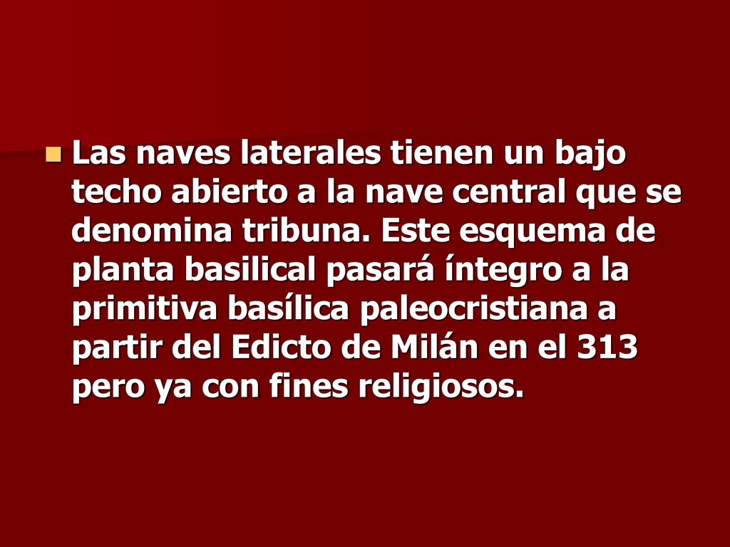 Las naves laterales tienen un bajo techo abierto a la nave central que se denomina tribuna.