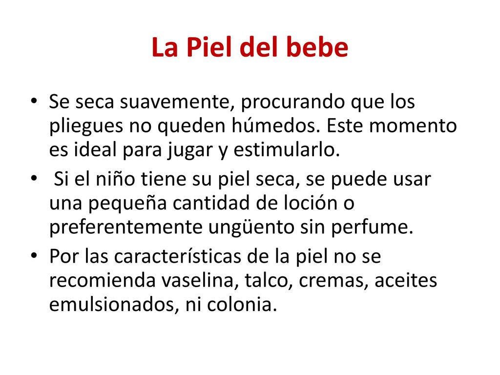 La Piel del bebe Se seca suavemente, procurando que los pliegues no queden húmedos. Este momento es ideal para jugar y estimularlo.