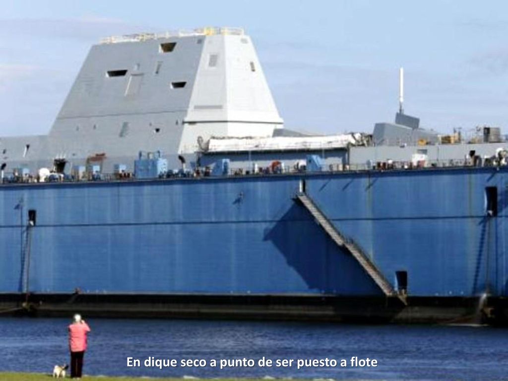 En dique seco a punto de ser puesto a flote