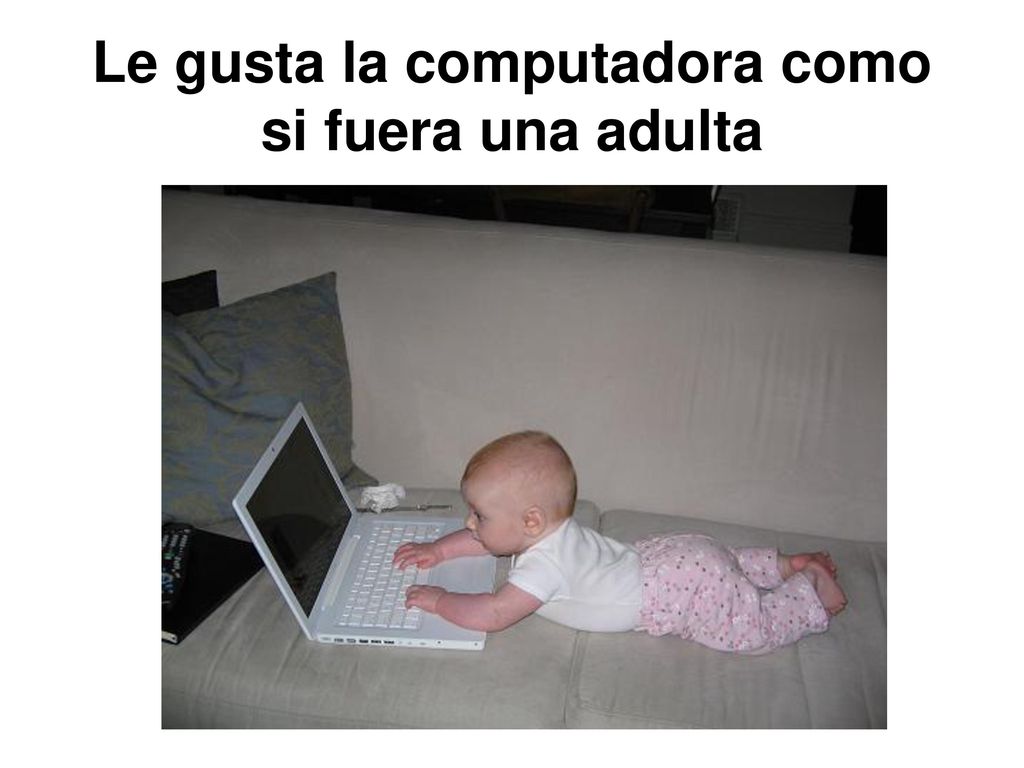 Le gusta la computadora como si fuera una adulta