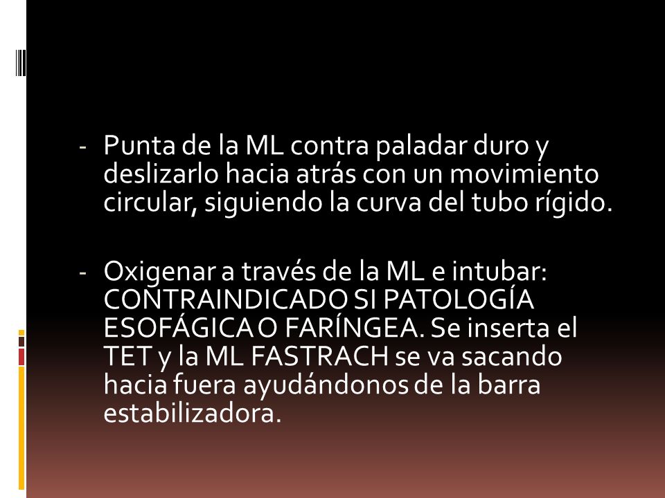 Punta de la ML contra paladar duro y deslizarlo hacia atrás con un movimiento circular, siguiendo la curva del tubo rígido.