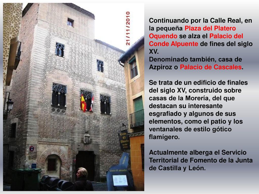 Continuando por la Calle Real, en la pequeña Plaza del Platero Oquendo se alza el Palacio del Conde Alpuente de fines del siglo XV.
