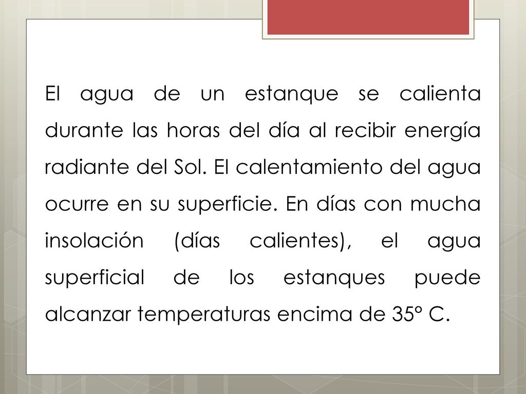 EI agua de un estanque se calienta durante las horas del día al recibir energía radiante del Sol.
