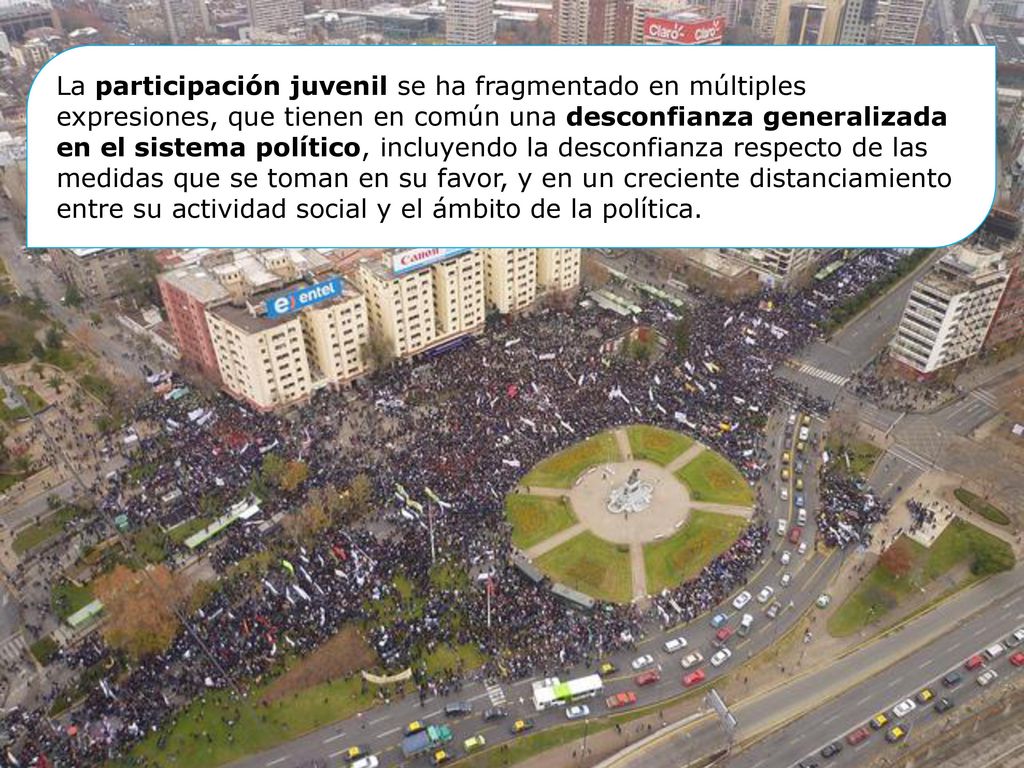La participación juvenil se ha fragmentado en múltiples expresiones, que tienen en común una desconfianza generalizada en el sistema político, incluyendo la desconfianza respecto de las medidas que se toman en su favor, y en un creciente distanciamiento entre su actividad social y el ámbito de la política.