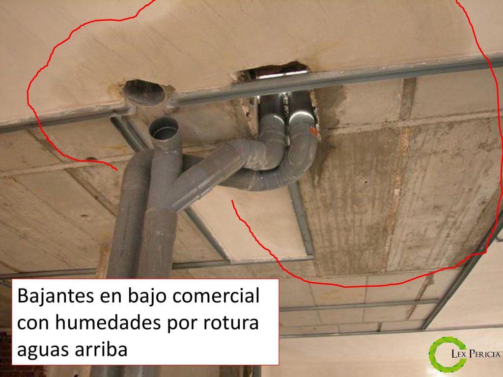 Bajantes en bajo comercial con humedades por rotura aguas arriba