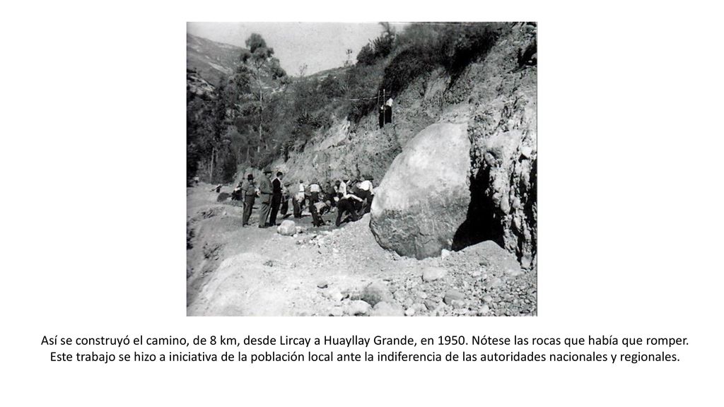 Así se construyó el camino, de 8 km, desde Lircay a Huayllay Grande, en Nótese las rocas que había que romper.