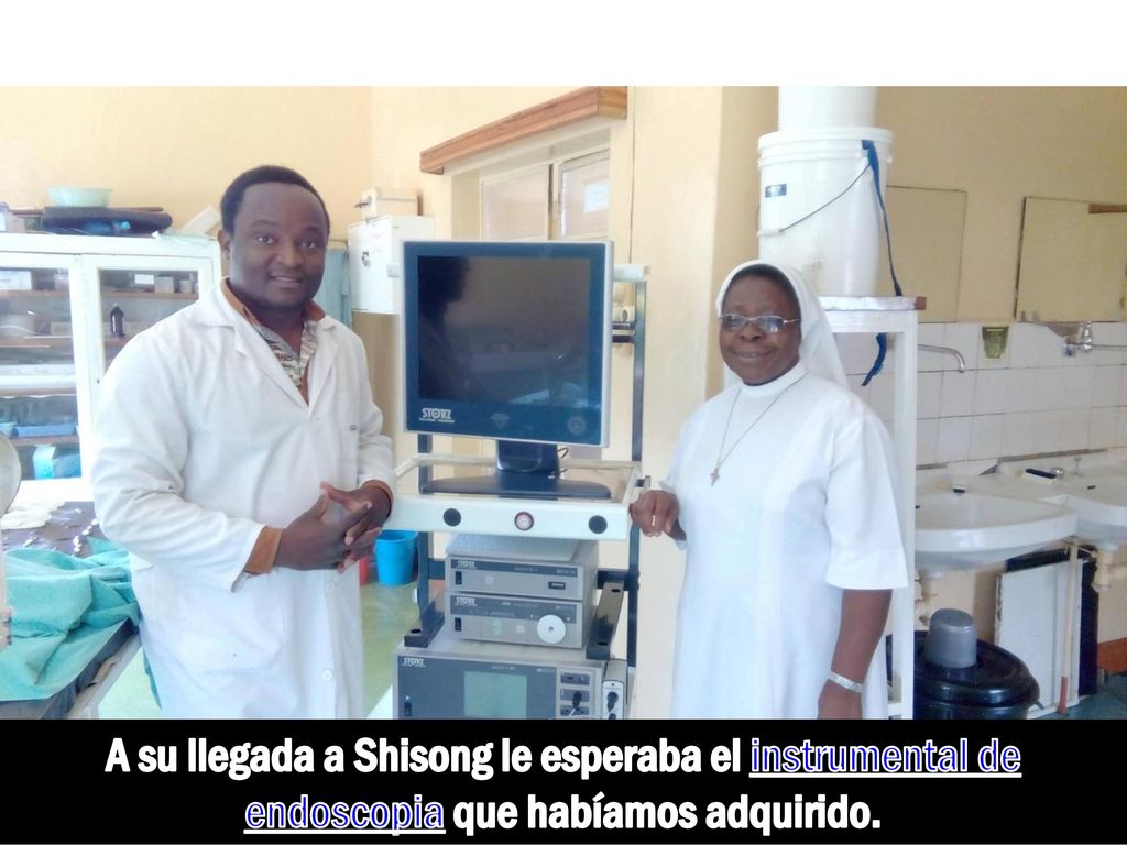A su llegada a Shisong le esperaba el instrumental de endoscopia que habíamos adquirido.