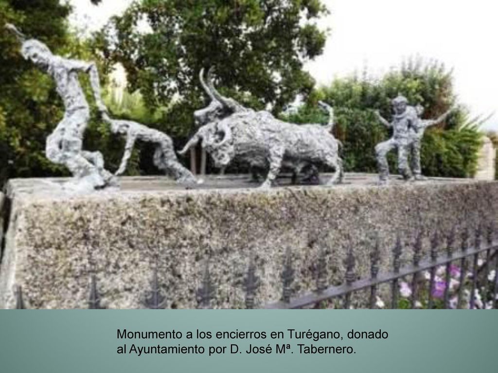 Monumento a los encierros en Turégano, donado al Ayuntamiento por D
