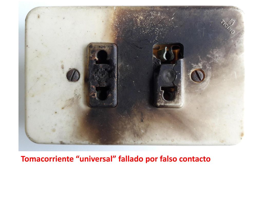 Tomacorriente universal fallado por falso contacto