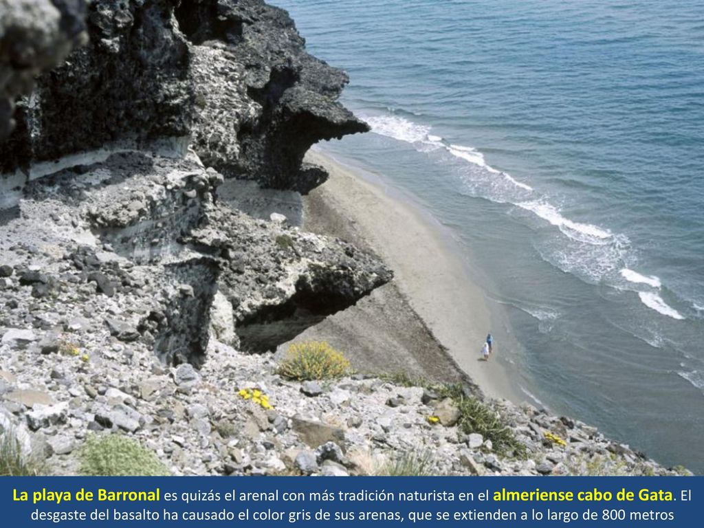 La playa de Barronal es quizás el arenal con más tradición naturista en el almeriense cabo de Gata.