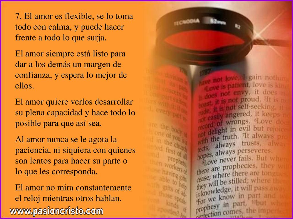 El amor no mira constantemente el reloj mientras otros hablan.