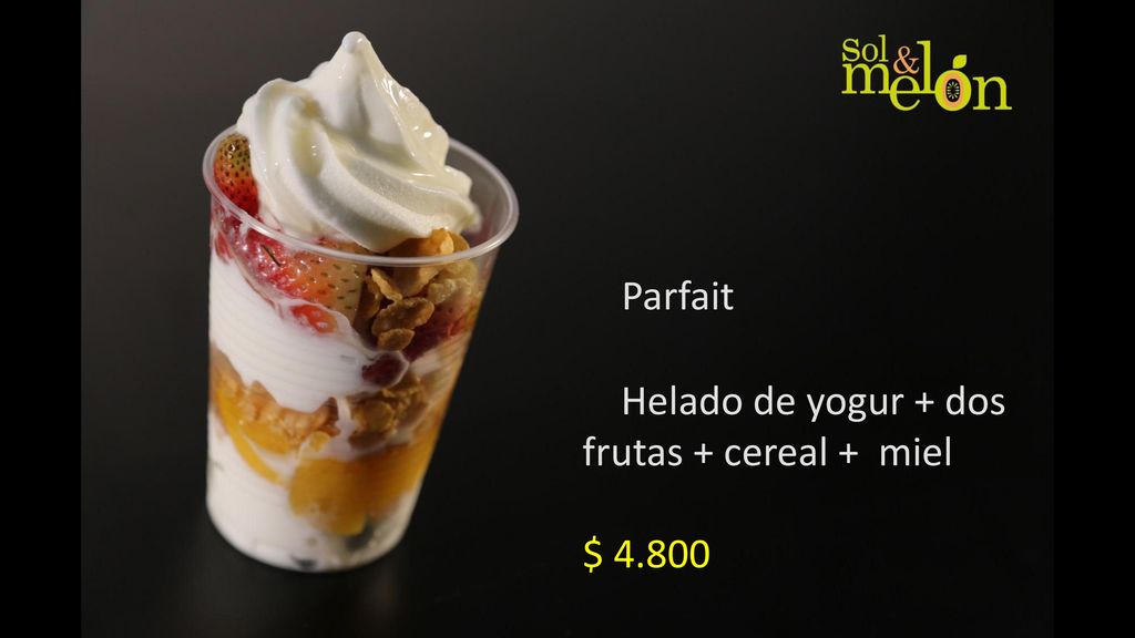 Parfait Helado de yogur + dos frutas + cereal + miel $ 4.800