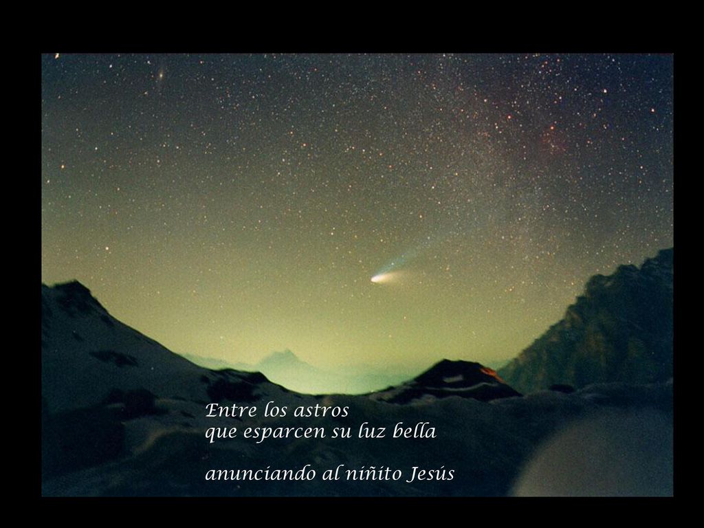 Entre los astros que esparcen su luz bella anunciando al niñito Jesús