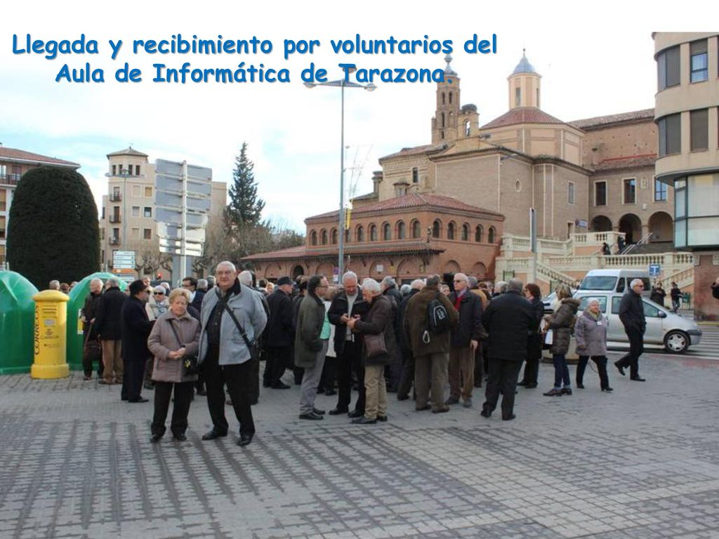 Llegada y recibimiento por voluntarios del Aula de Informática de Tarazona.