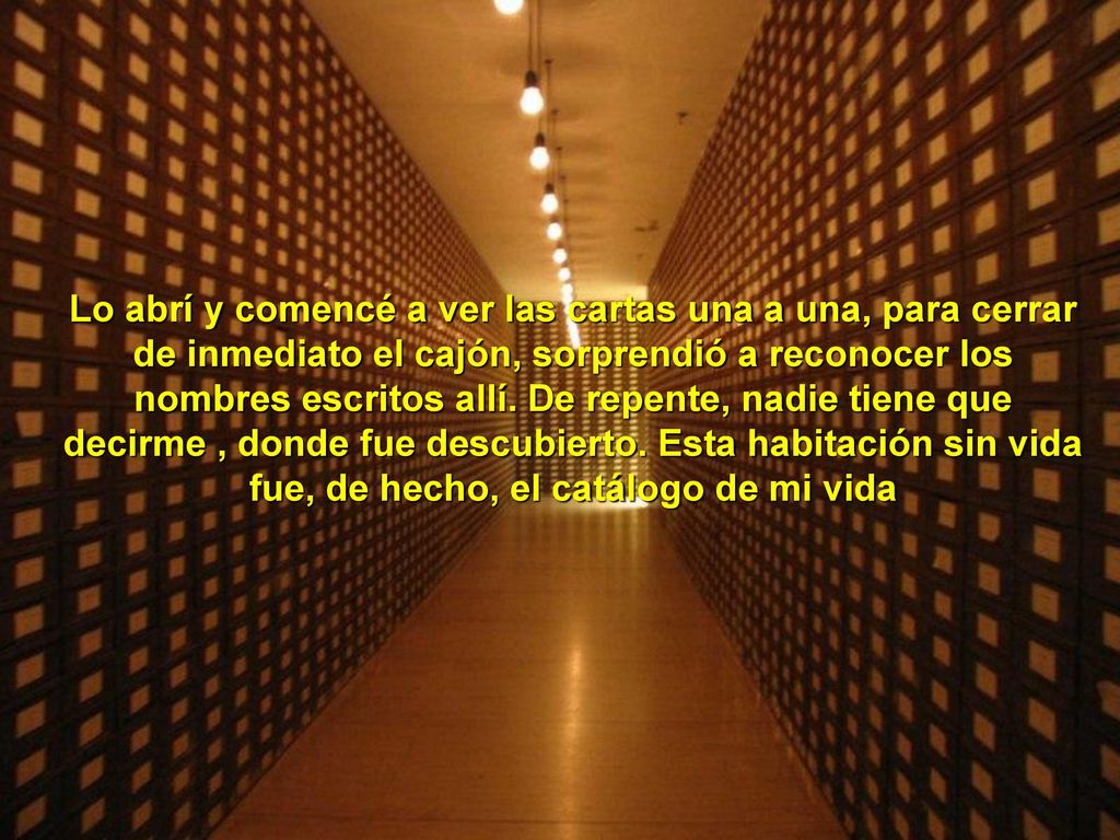 Lo abrí y comencé a ver las cartas una a una, para cerrar de inmediato el cajón, sorprendió a reconocer los nombres escritos allí.