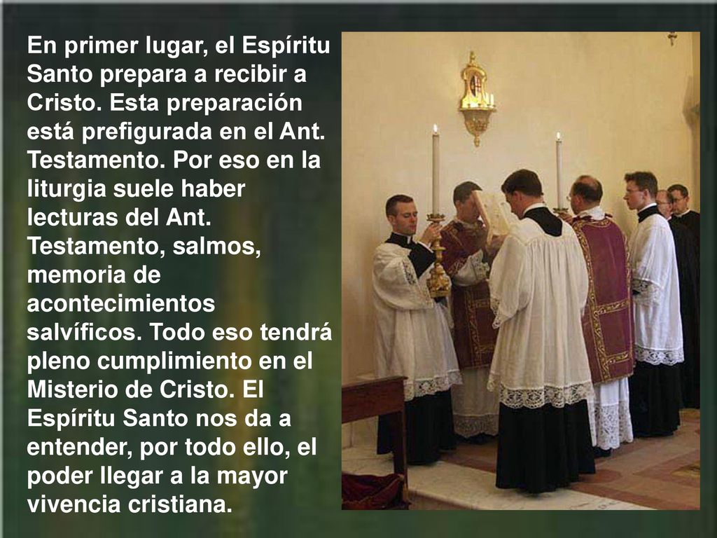 En primer lugar, el Espíritu Santo prepara a recibir a Cristo