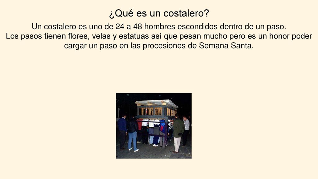 Un costalero es uno de 24 a 48 hombres escondidos dentro de un paso.