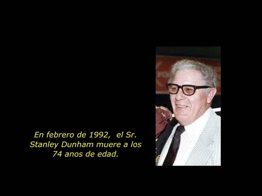 En febrero de 1992, el Sr. Stanley Dunham muere a los 74 anos de edad.