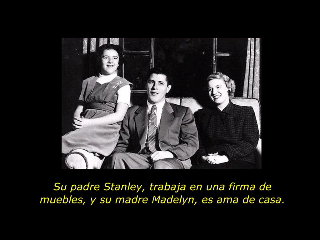 Su padre Stanley, trabaja en una firma de muebles, y su madre Madelyn, es ama de casa.