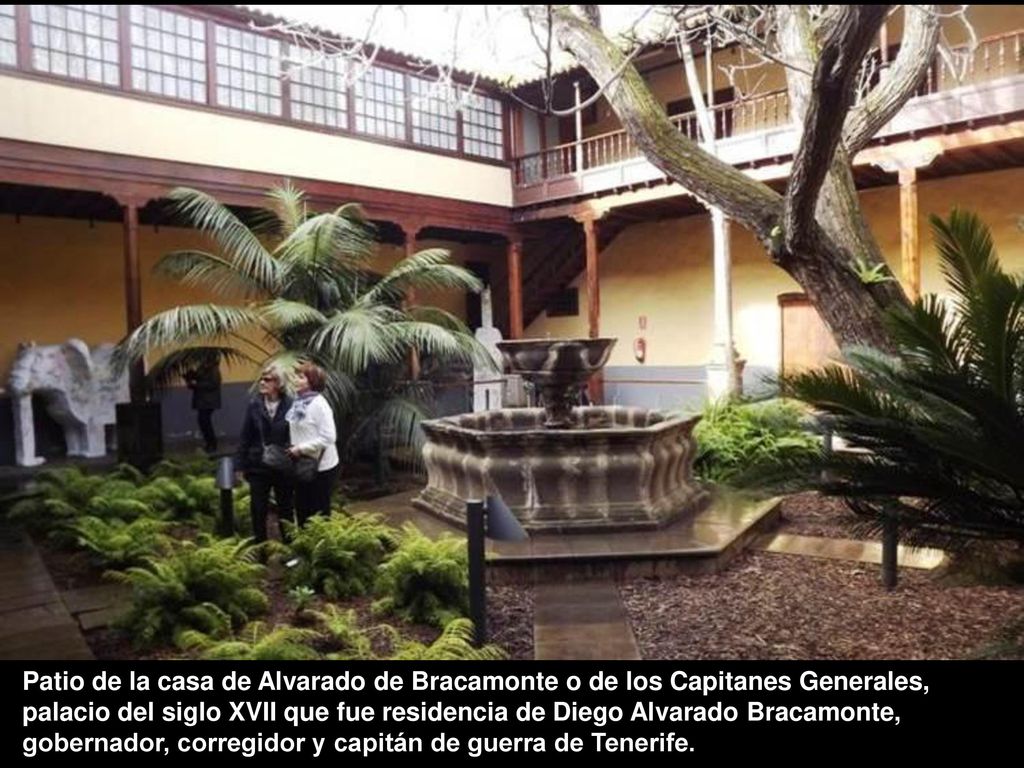 Patio de la casa de Alvarado de Bracamonte o de los Capitanes Generales, palacio del siglo XVII que fue residencia de Diego Alvarado Bracamonte, gobernador, corregidor y capitán de guerra de Tenerife.